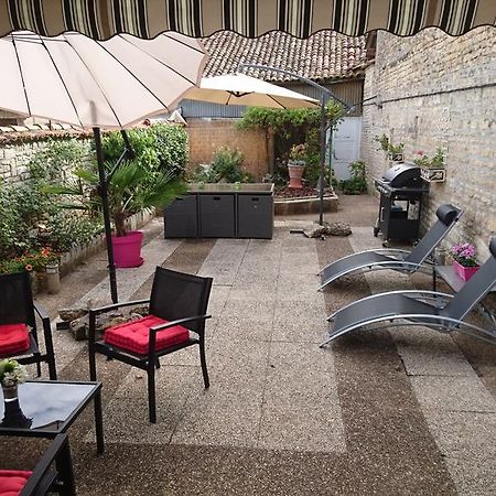 Maison Le Trefle Chef-Boutonne Luaran gambar