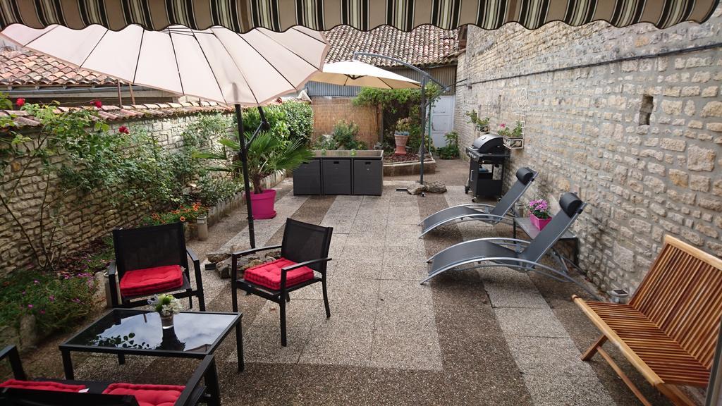 Maison Le Trefle Chef-Boutonne Luaran gambar