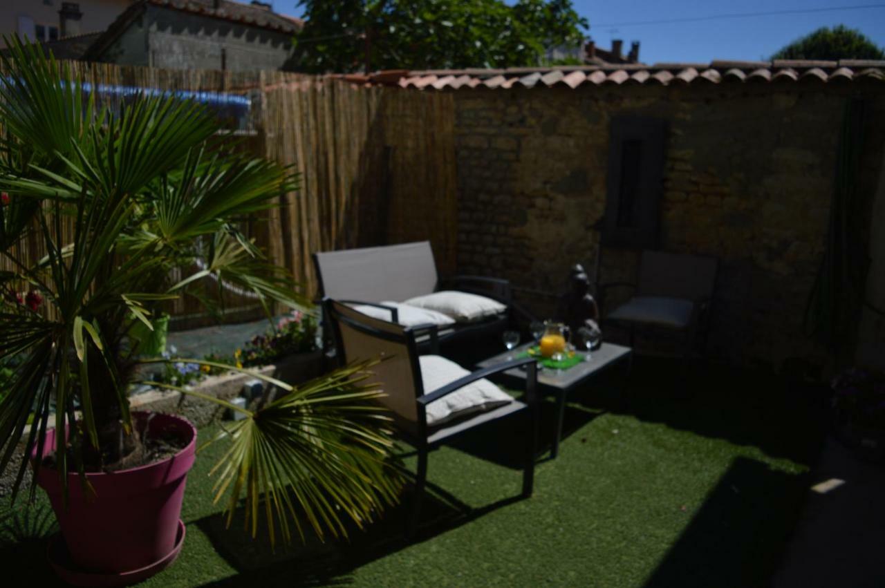 Maison Le Trefle Chef-Boutonne Luaran gambar